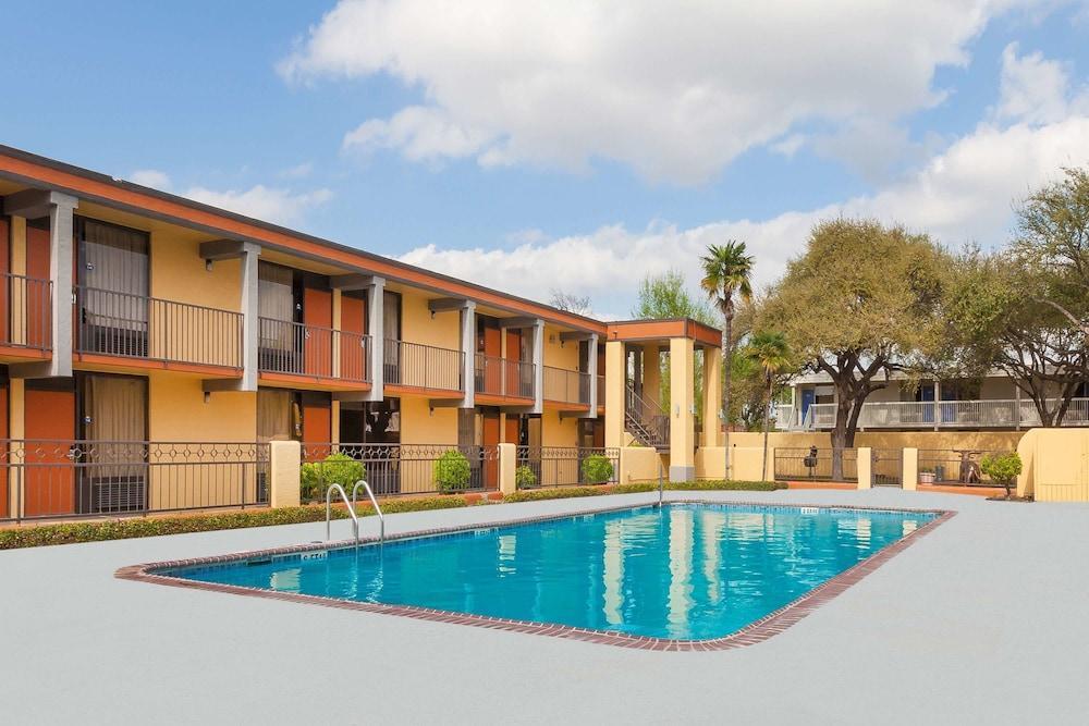 Quality Inn Cedartown Экстерьер фото